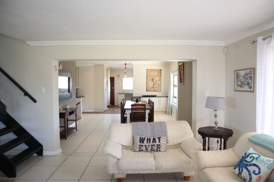 5 Bedroom Property for Sale in Paradise Beach Eastern Cape